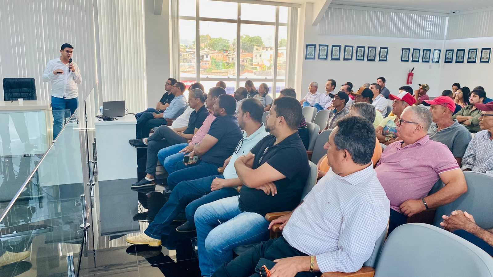 Camacã: Prefeito Paulo do Gás se reuniu com produtores na apresentação do projeto Mais leite
